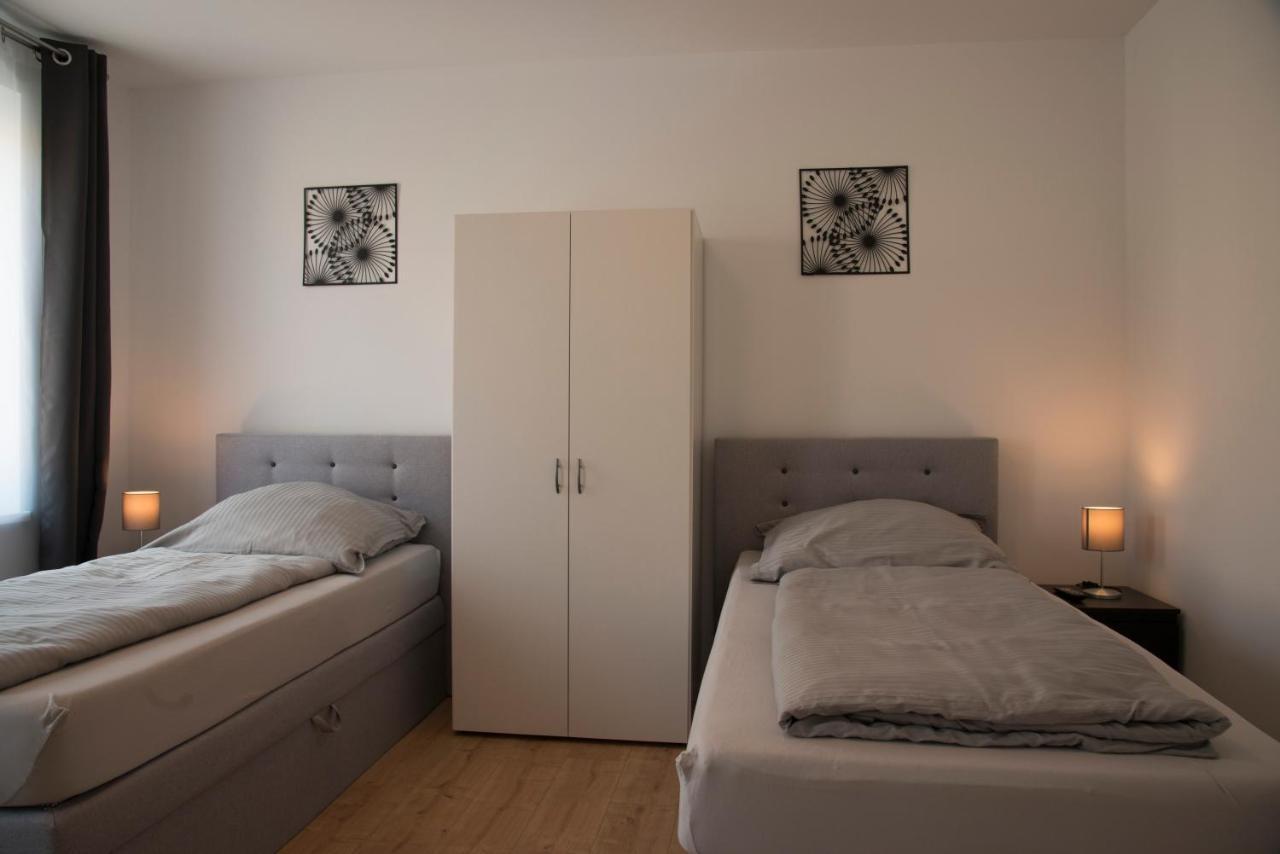 Schoene Grosse Ferienwohnung 79M2 Und 2 Baeder, Zentrumnah, 2Og Erfurt Zewnętrze zdjęcie